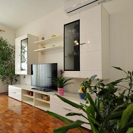 Goranka 2 דירה *